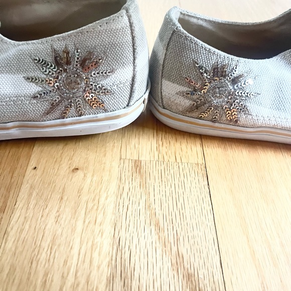 Coach Kennedi Lurex Gold Canvas Beaded Sun Shoes Size 9 - Picture 3 of 12
